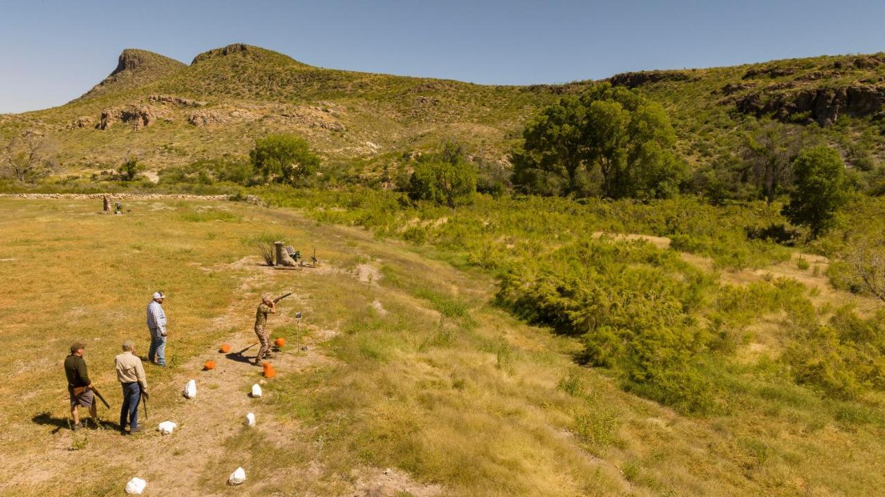 Cibolo Creek Ranch & Resort マーファ エクステリア 写真